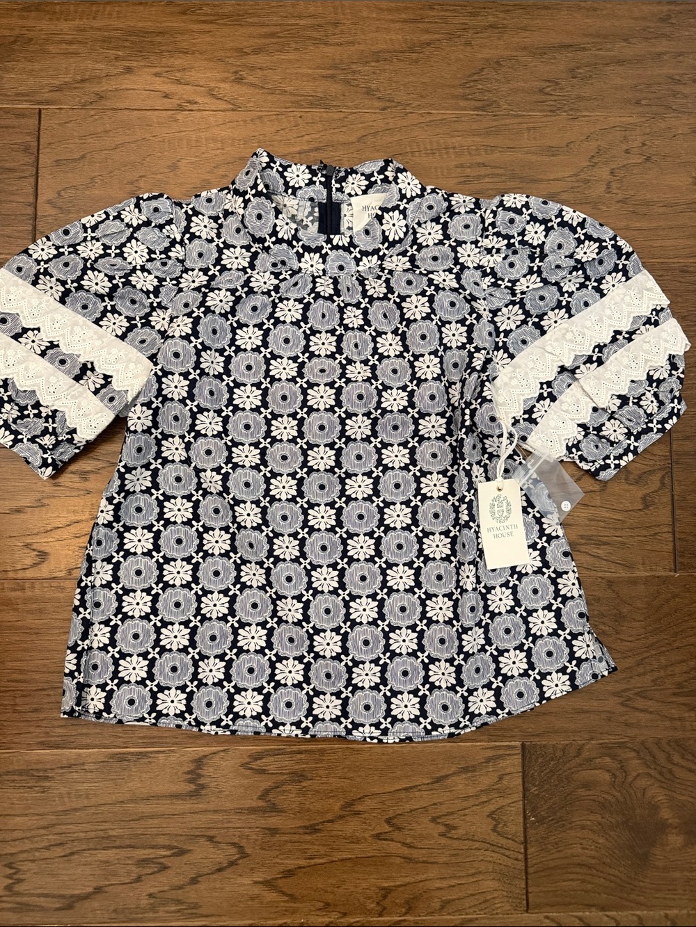 NWT Hyacinth House Navy & White Lace puff sleeve floral pattern high neck blouse